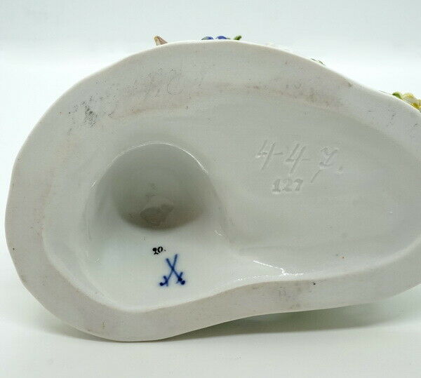 マイセン人形(MEISSEN)　羊飼いシリーズ「桜の木の下でマンドリンを持つ二人」