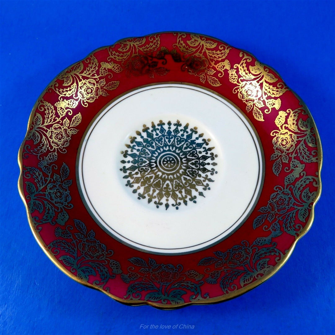 パラゴン　濃いバーガンディレッドとゴールドスターのカップ&ソーサー