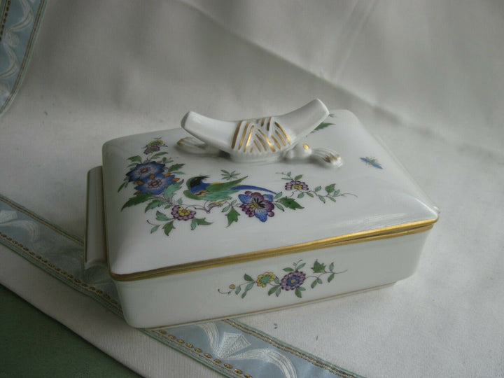 Schöne Meissen Tabak-Dose mit Vogel- un Felsmalerei
