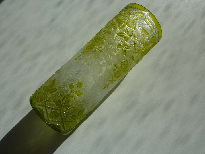 vase dégagé à l'acide de Baccarat cameo vase