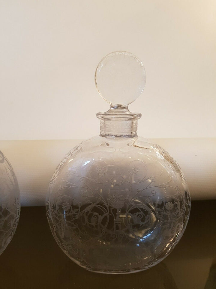 Paire De Flacons A Parfum En Cristal De Baccarat, Modèle MichelAngelo. Signés.