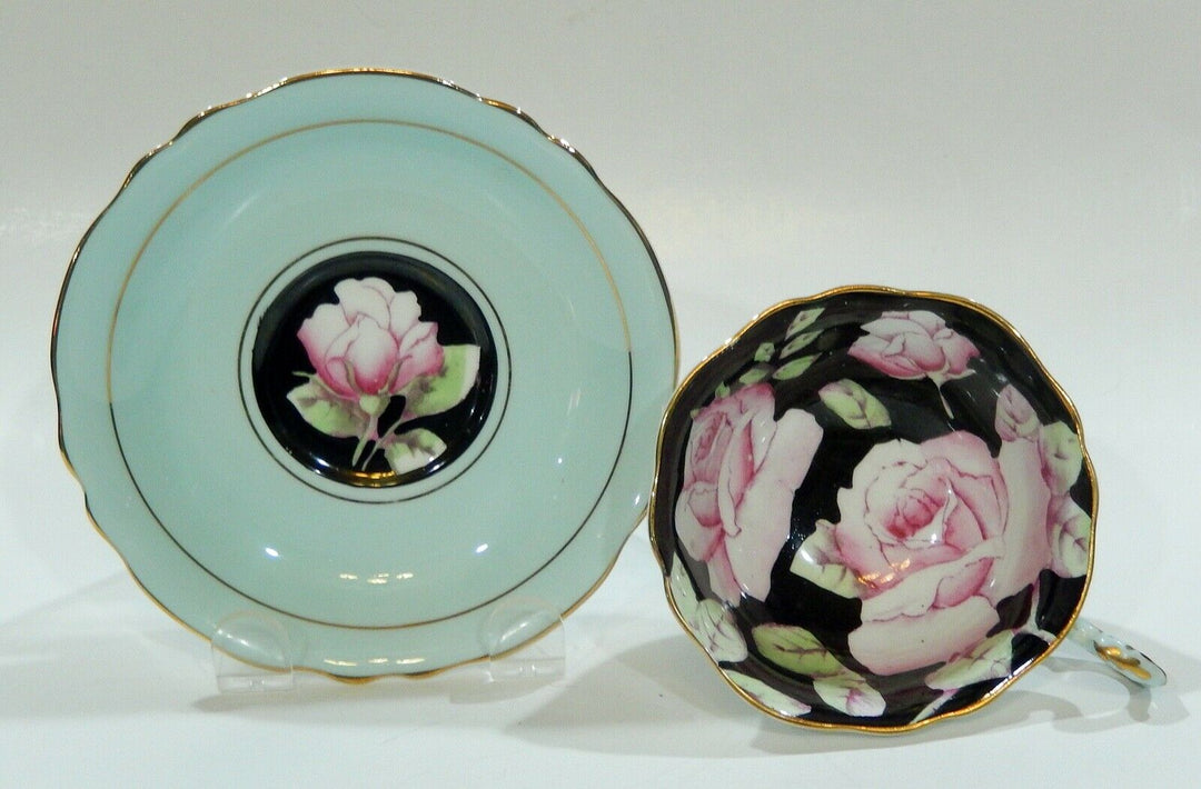 パラゴン　黒地に大輪のピンクローズのカップ＆ソーサー