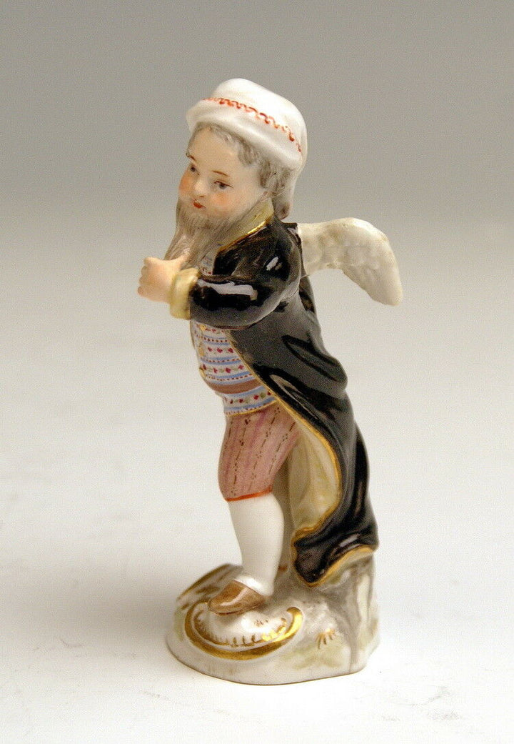 MEISSEN FIGUR VERKLEIDETE AMORETTE GEFLÜGELTER BÄRTIGER PUTTO MIT ZIPFELMÜTZE