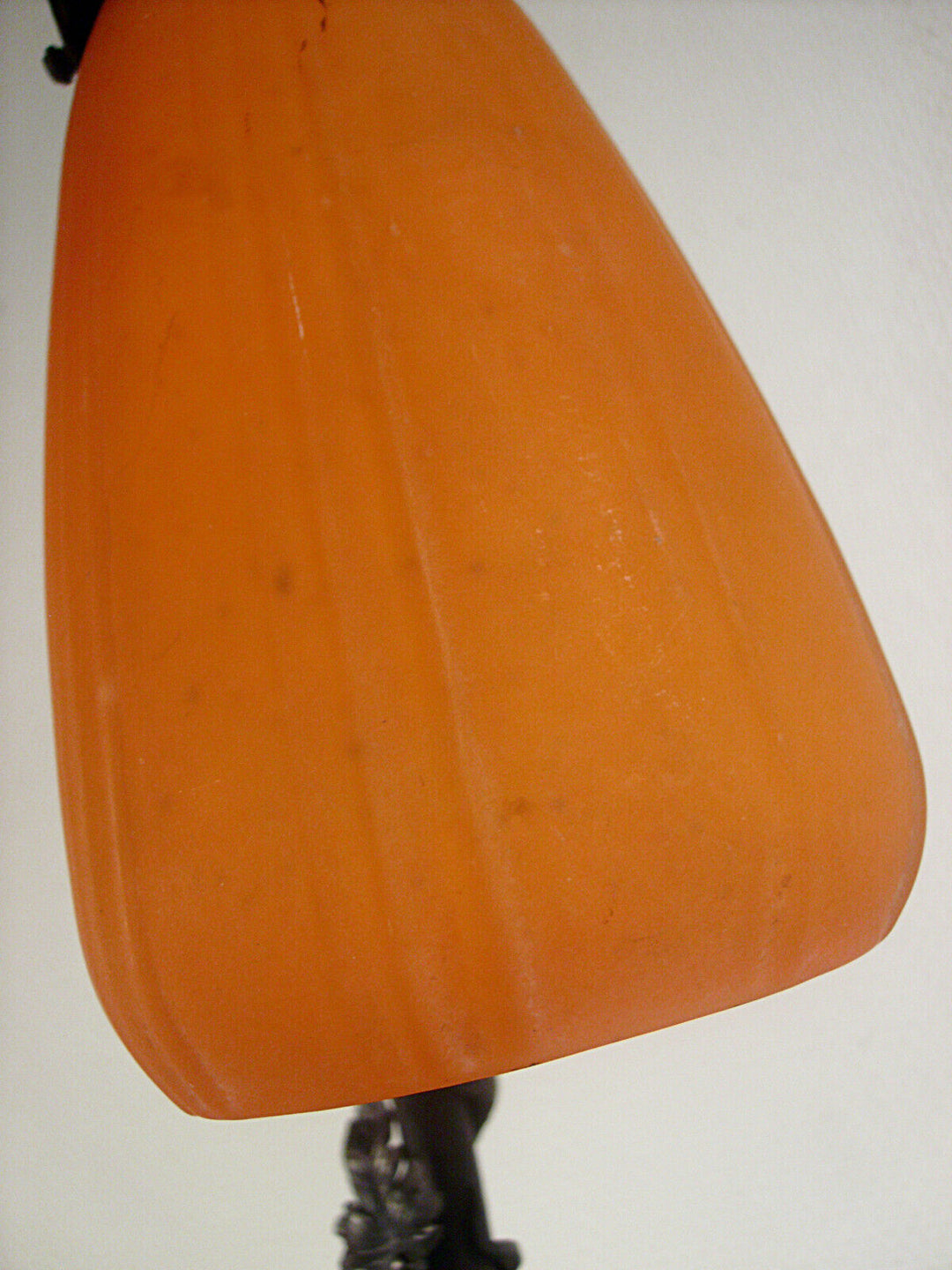 DAUM ☨ NANCY – lampe art déco en fer forgé et tulipe 1925/1930