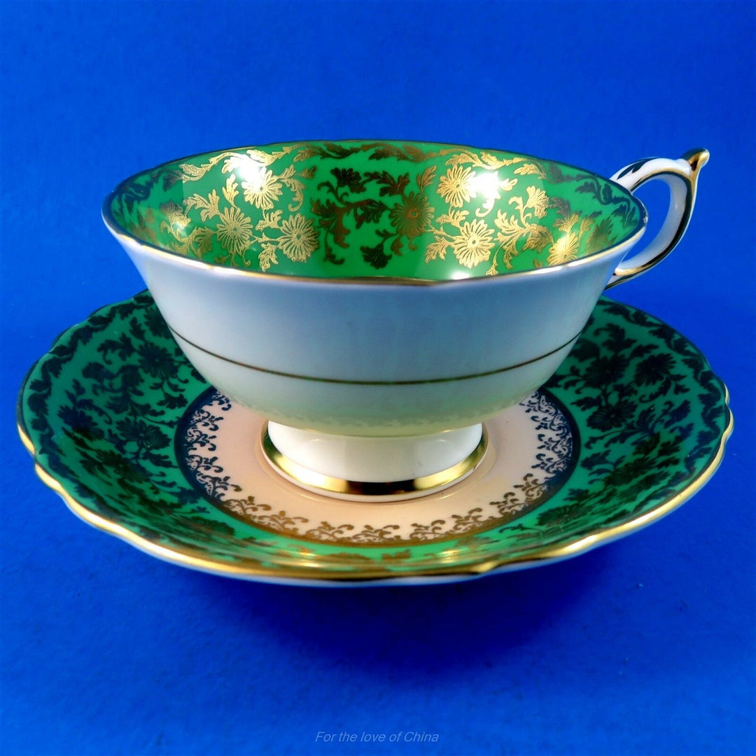 パラゴン　グリーンとゴールドの縁とベージュのカップ＆ソーサー