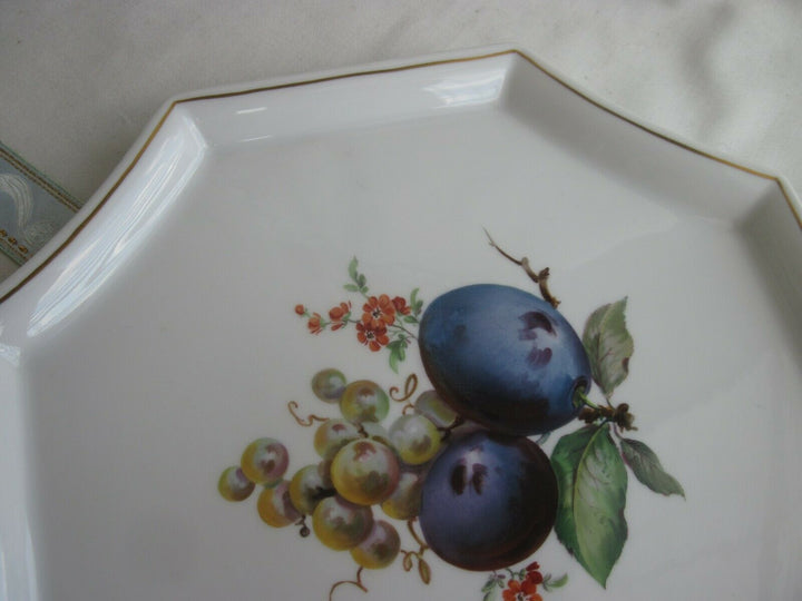 Schönes Meissen Tablett mit vielen Früchten und Gold