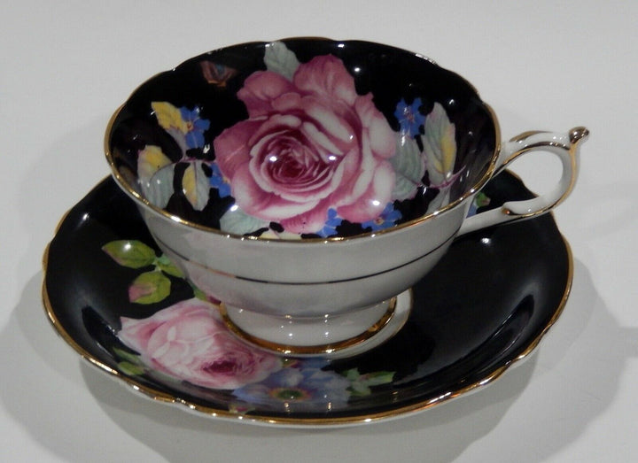 パラゴン　黒地に大輪のピンクローズのカップ＆ソーサー