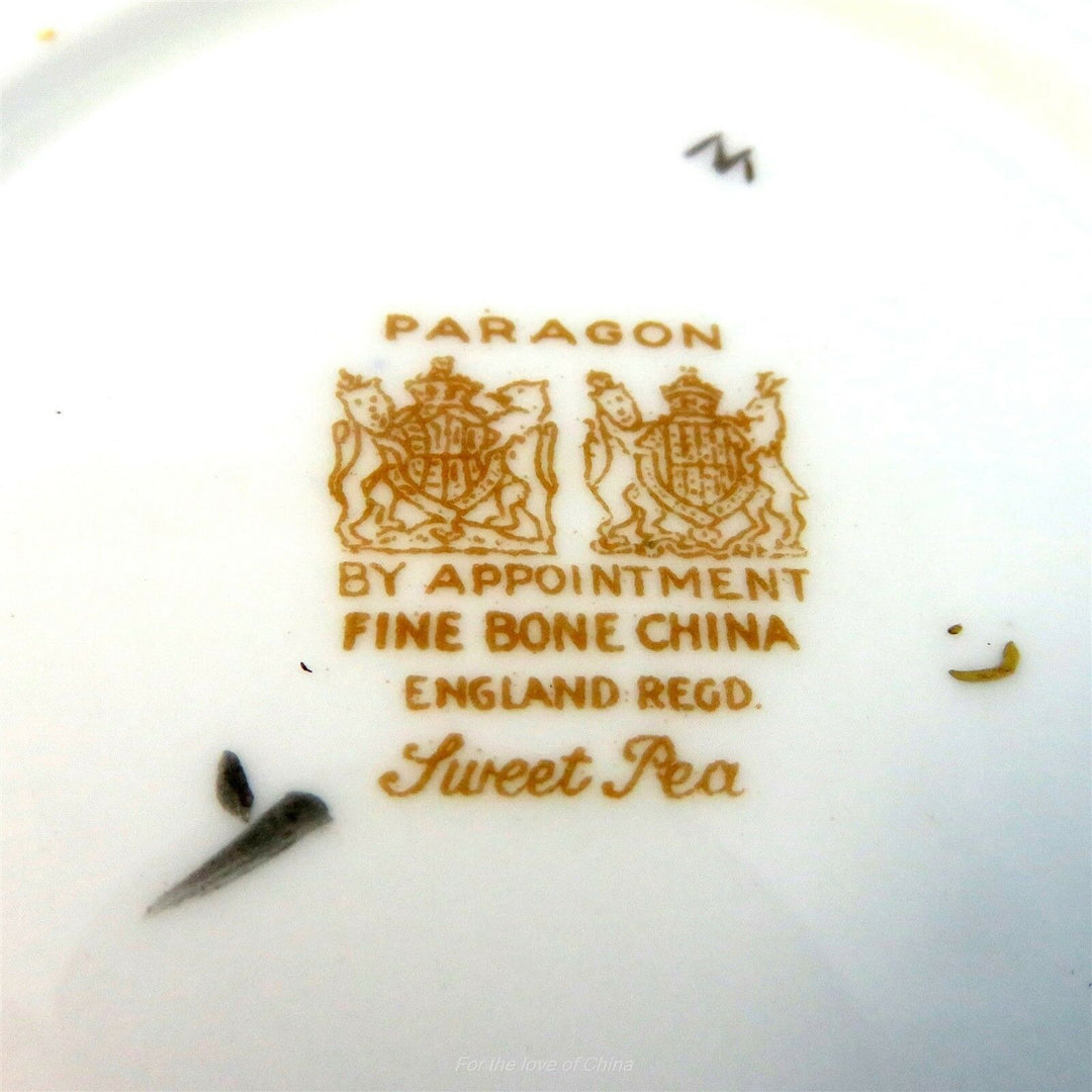 パラゴン　豪華スイートピーとブラック＆ゴールドの縁のカップ&ソーサー