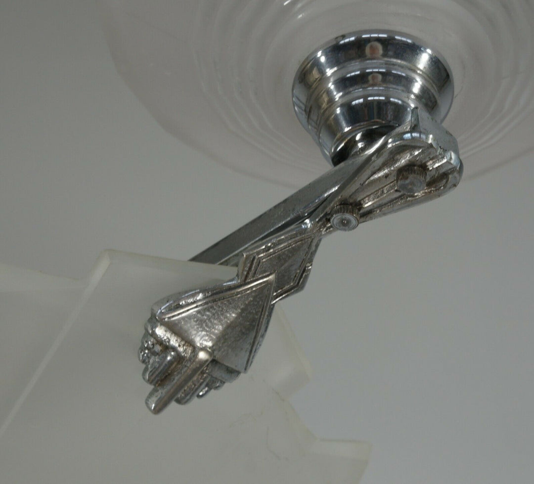 HANOTS : A 1935 ART DECO CHANDELIER .......... French lamp degué era France 1930