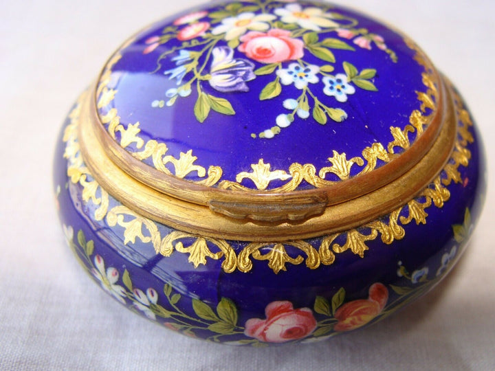 FRENCH 19 CENTURY ENAMEL BRONZE PILL BOX