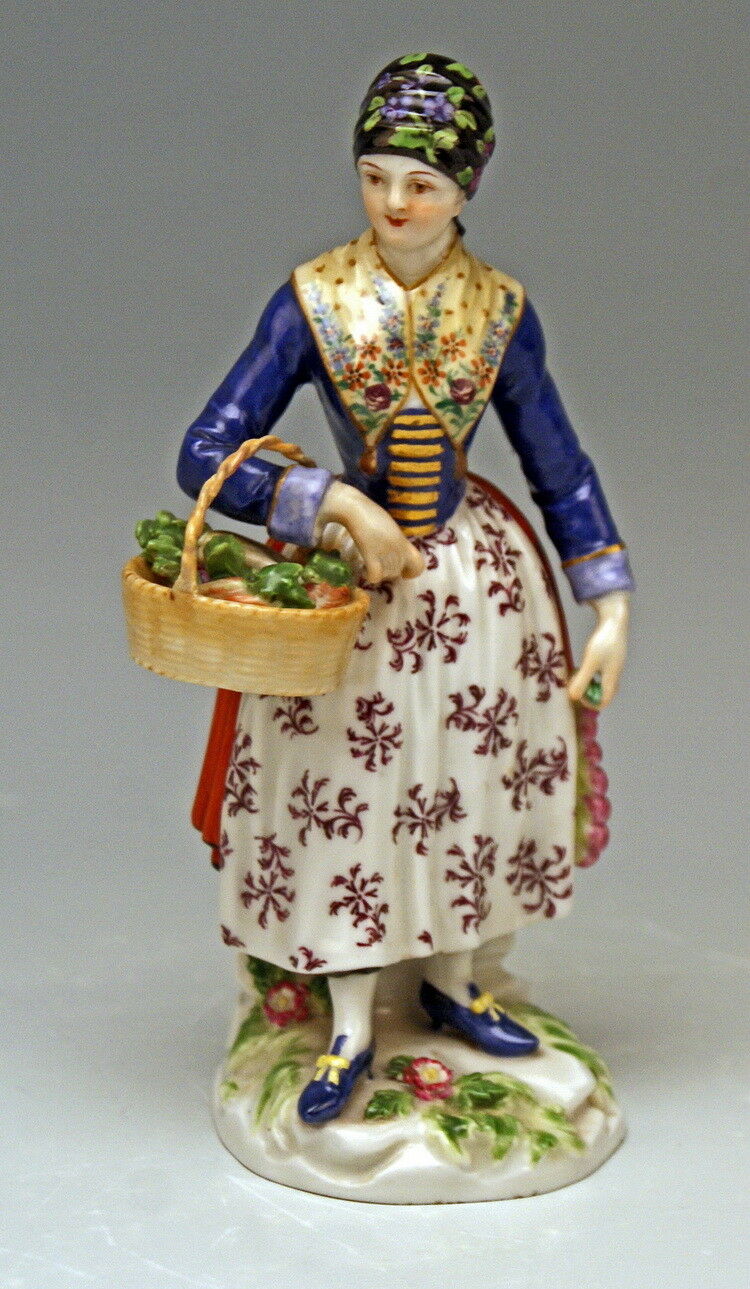 MEISSEN FIGUR DÄNISCHE BÄUERIN DANISH COUNTRYWOMAN FARMER'S WIFE NR: E11 UM1850