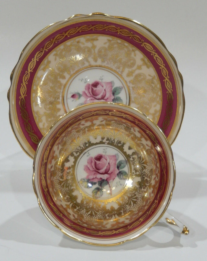 パラゴン　ピンクローズと金彩のロココ文様のレッドカップ＆ソーサー