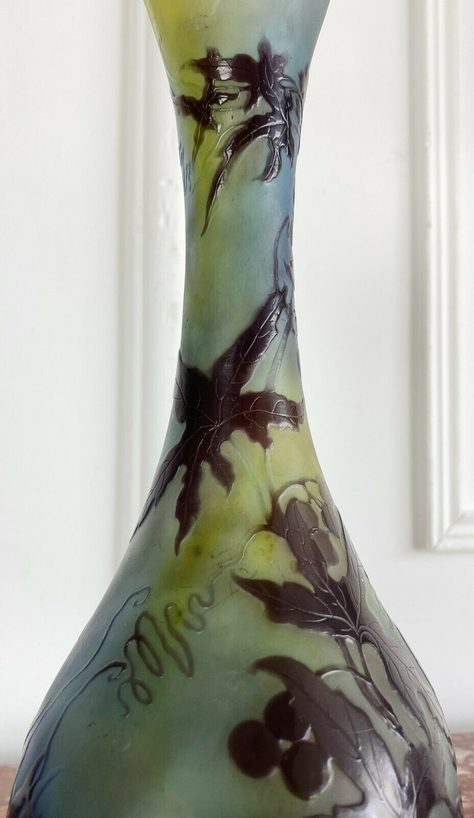 ÉMILE GALLÉ : VASE D'ÉPOQUE ART NOUVEAU EN PATE DE VERRE DE 35cm DE HAUTEUR