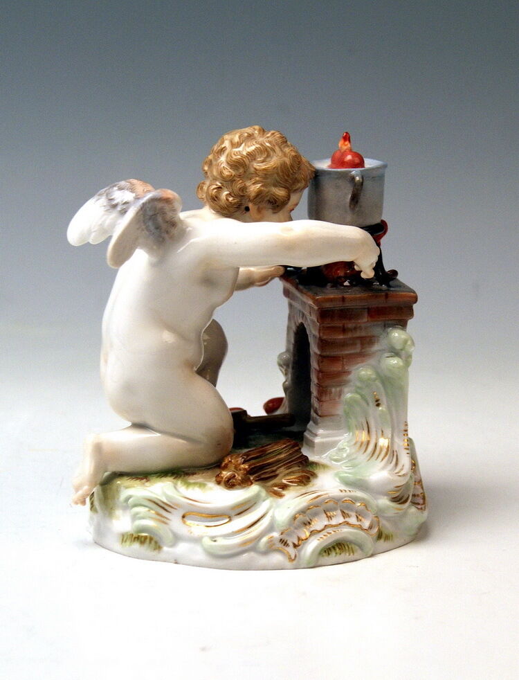 MEISSEN FIGUR PUTTO AMOR HERZEN KOCHEND CHERUB COOKING HEARTS A.RINGLER UM 1895