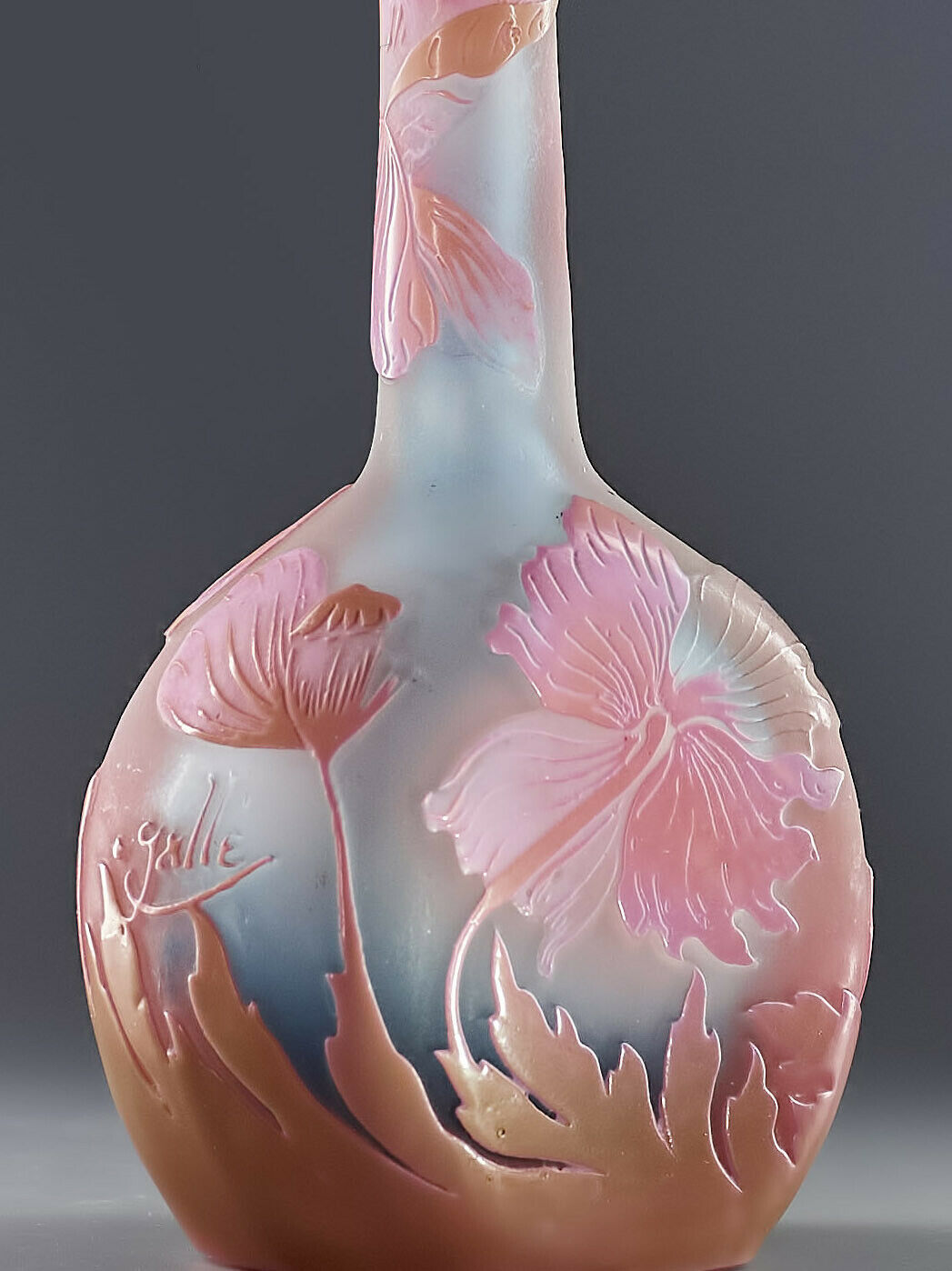 エミールガレ ピンクの花の幻想的なバンジョー型花瓶 – アンティーク