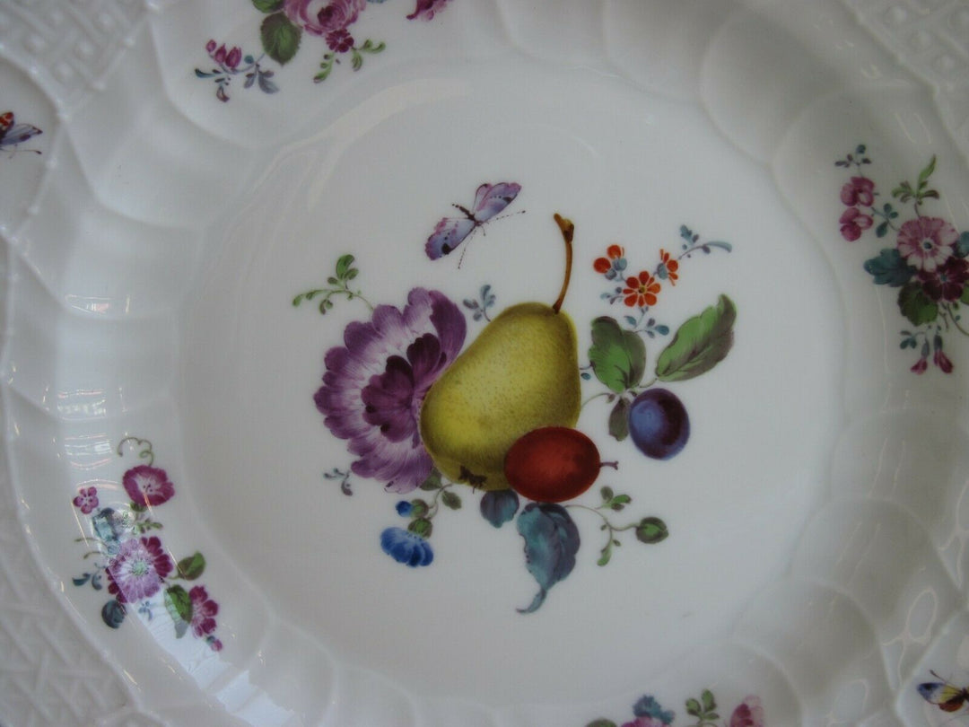 Schöner Meissen Teller mit Früchten, Insekten und Gold