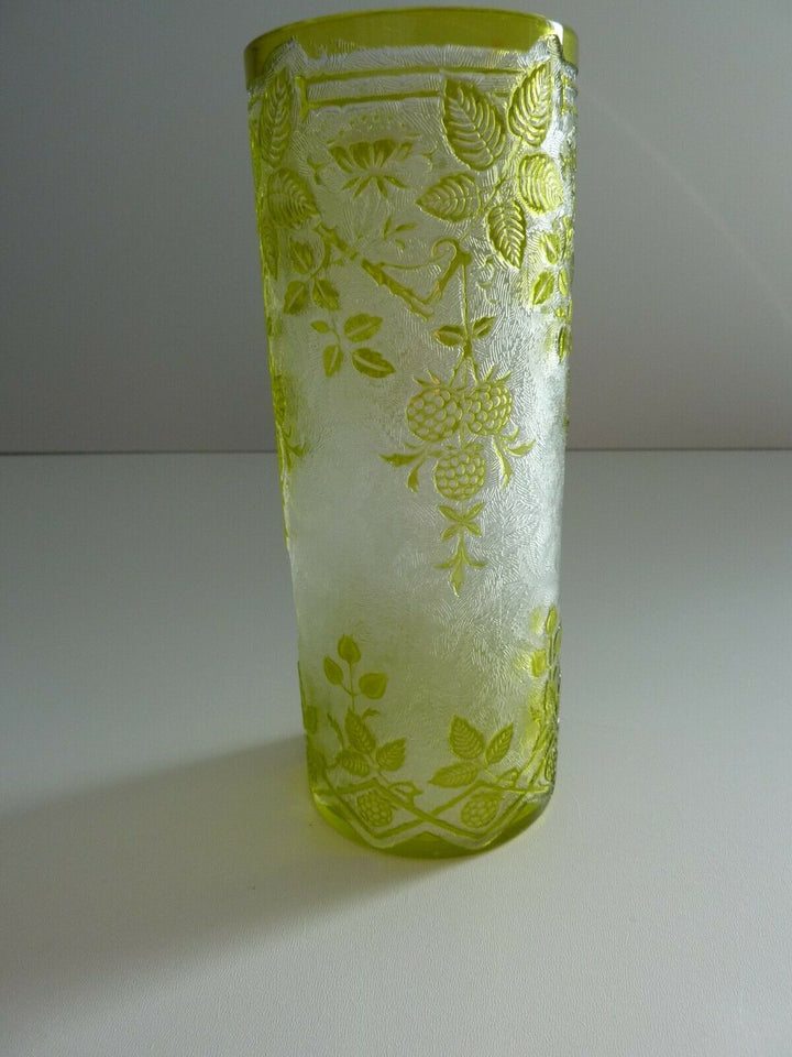 vase dégagé à l'acide de Baccarat cameo vase