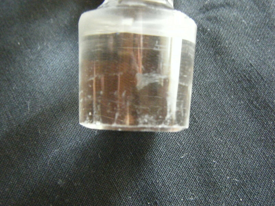 Ancien grand flacon de toilette en cristal Baccarat ou Saint Louis décor doré
