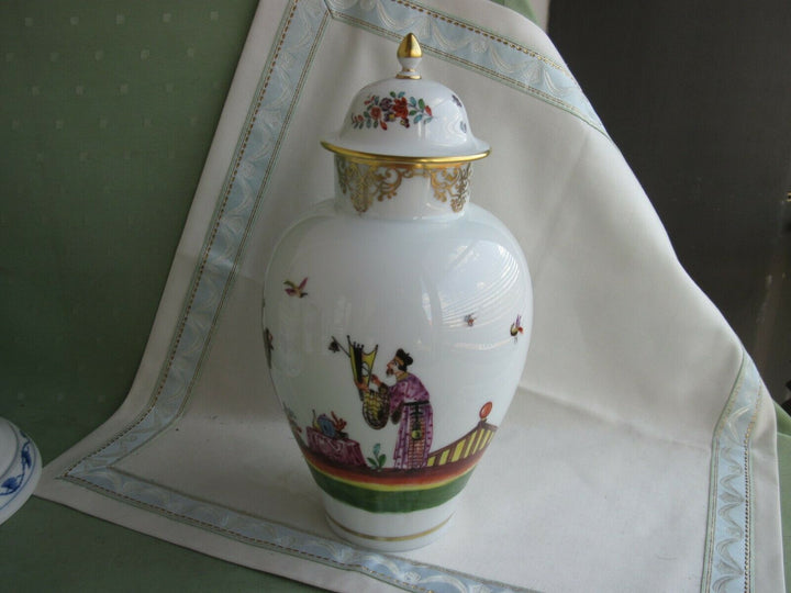 Schöne große Meissen Deckel-Vase mit Chinoiserie und Gold