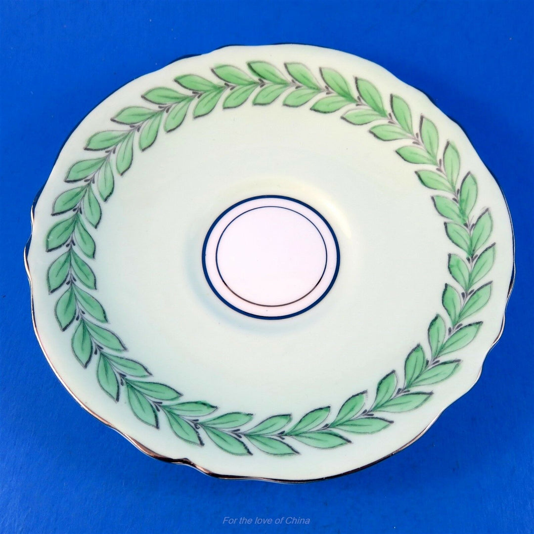 パラゴン　ミントグリーンのリーフガーランドのカップ&ソーサー