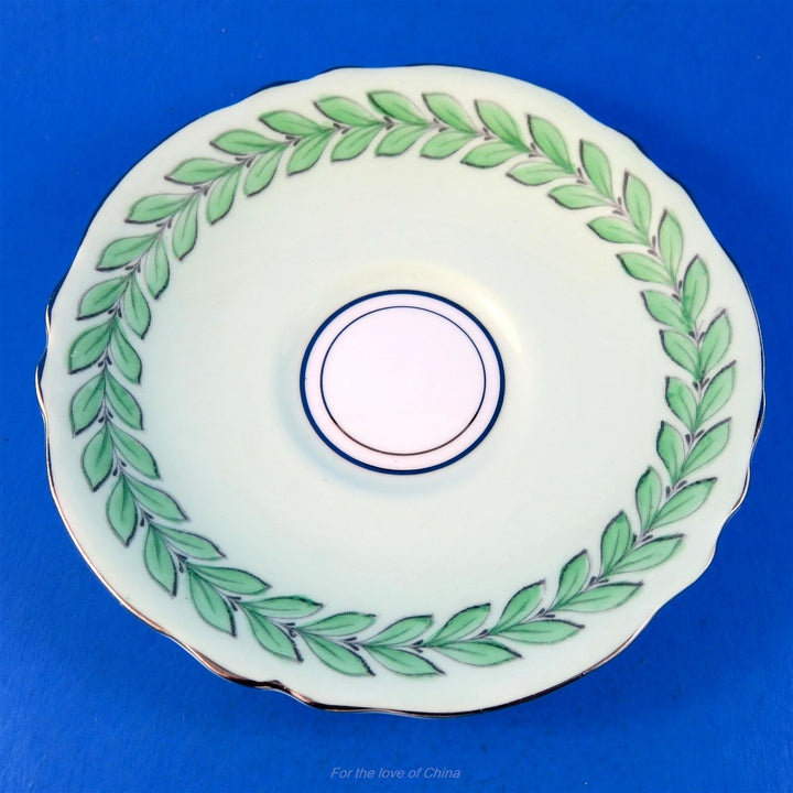 パラゴン　ミントグリーンのリーフガーランドのカップ&ソーサー