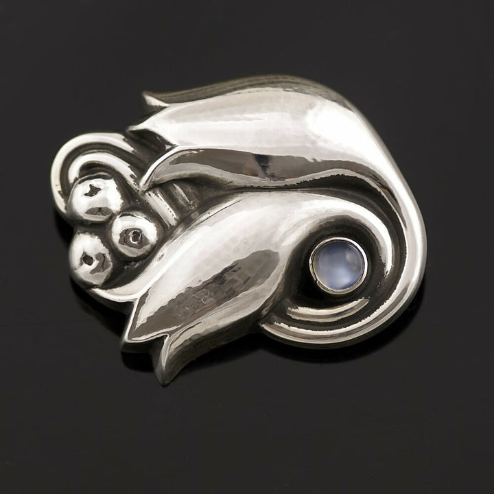 ジョージジェンセン　ムーンストーンのシルバーブローチ　#100C