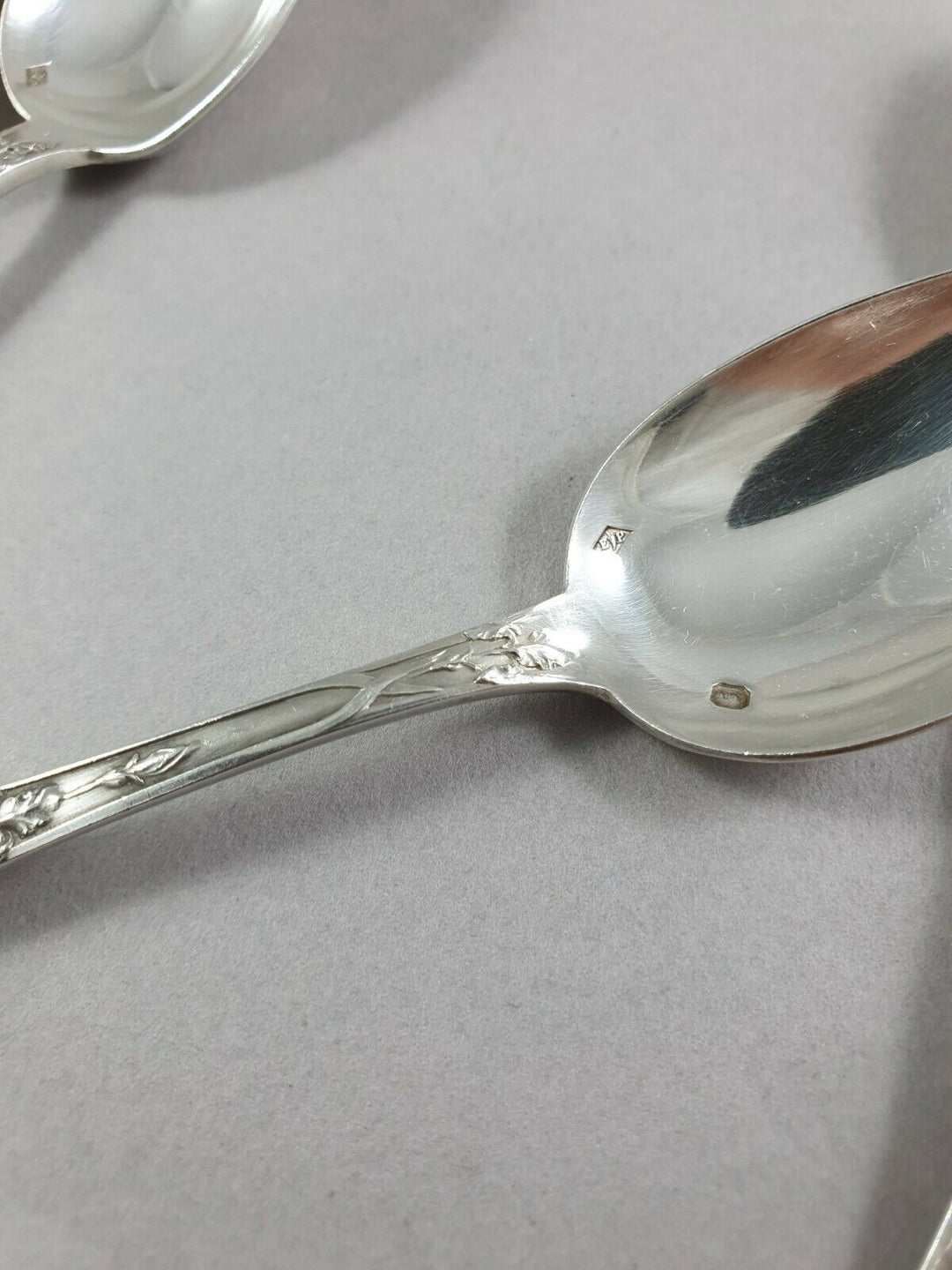 ピュイフォルカ　アイリスの装飾のアールヌーヴォー銀製スプーン12個セット