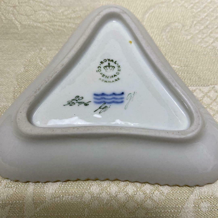 ロイヤルコペンハーゲン　フローラダニカ　トライアングルカスタードカップ＆トレイ　金縁　デンマーク