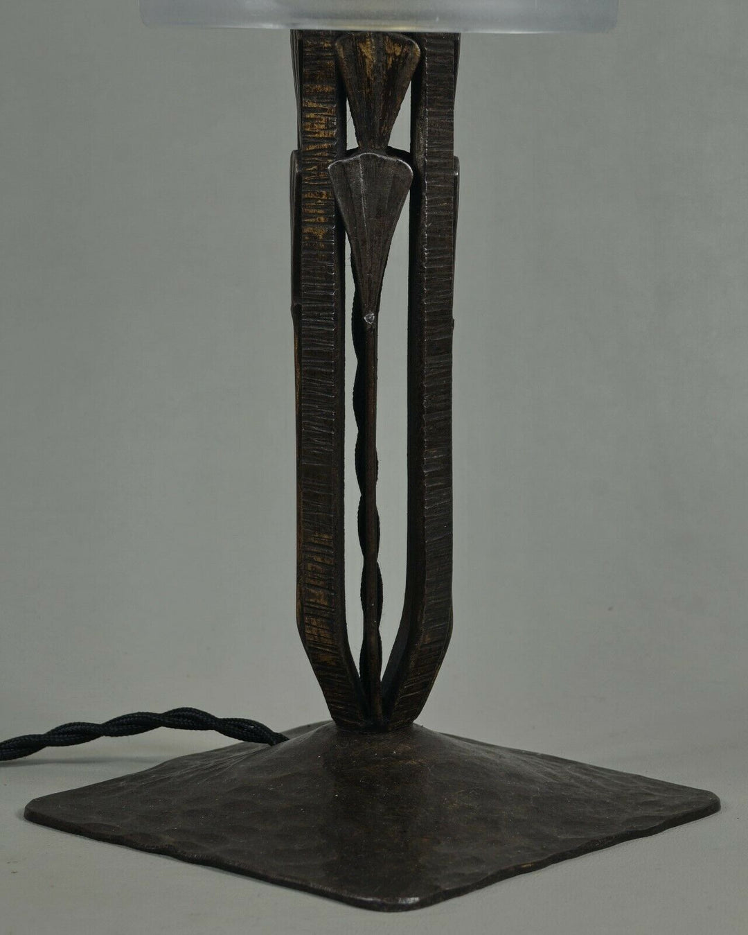 Hubens：フランス1930年代アールデコ調ランプ　錬鉄製（デュゲ作）