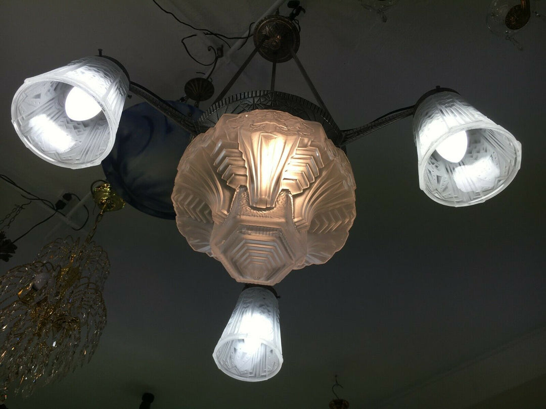 Lustre 3 tulipes et 1 vasque signé Muller & Frères