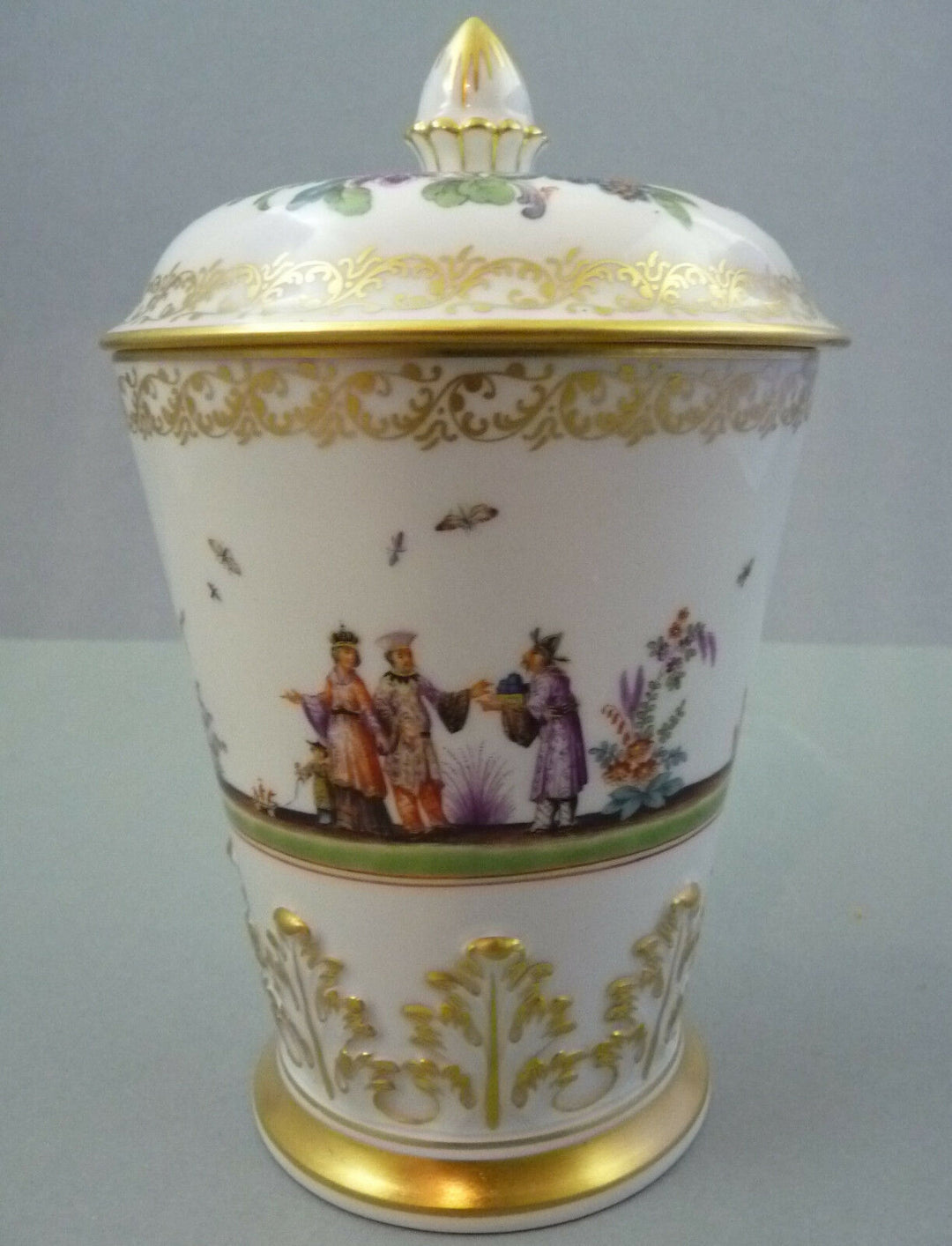 NP 18.400,--€ Deckelpokal Chinoserien umlaufend Hoeroldt 1.Wahl TOP Meissen