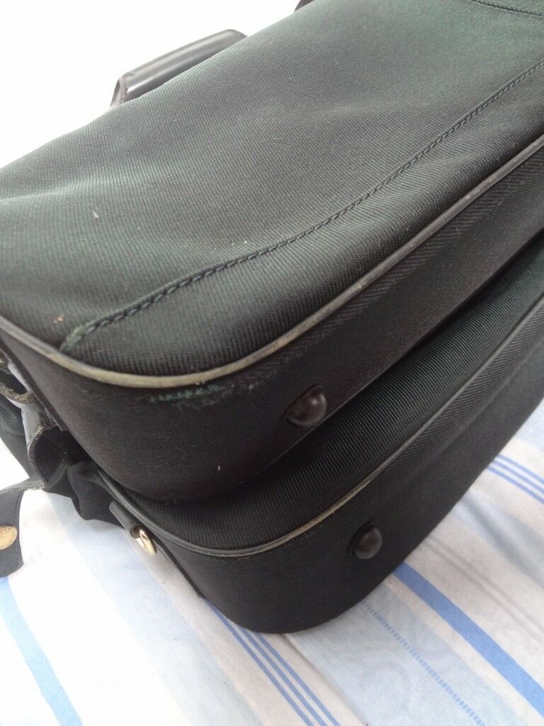 AUTH LOUIS VUITTON Taiga Green LEATHER GARMENT LUGGAGE BAG LV62