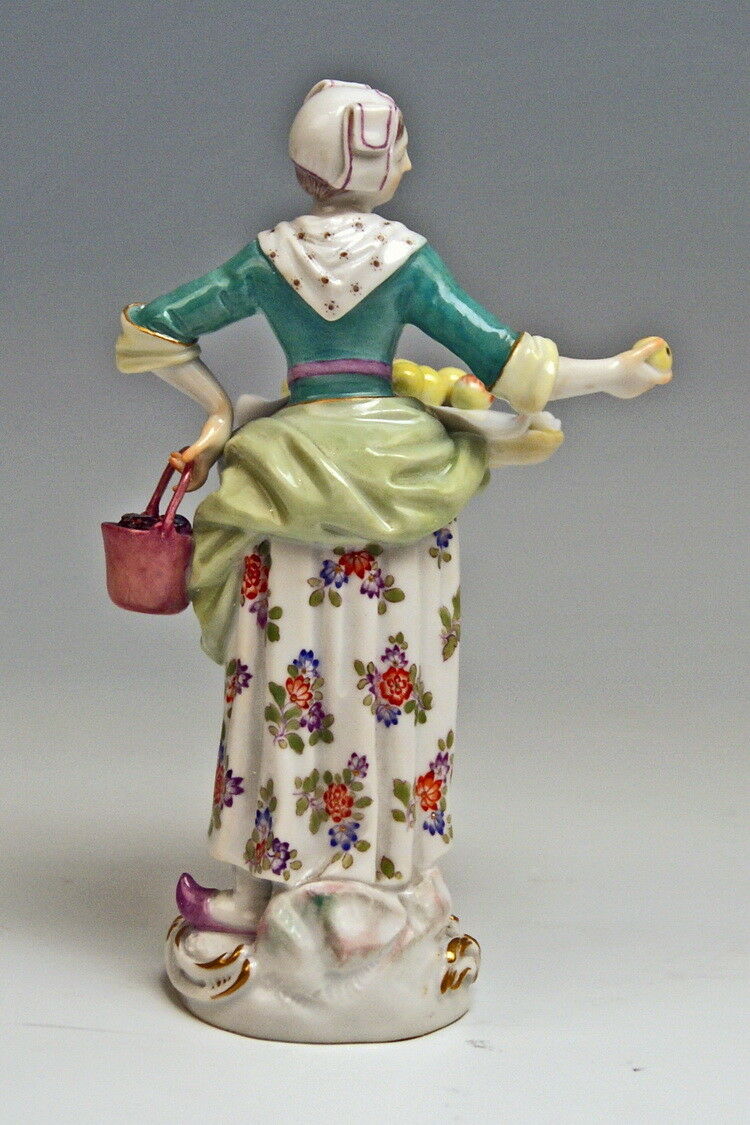 MEISSEN FIGUR PARISER AUSRUFER ÄPFEL VERKÄUFERIN PARISIAN TOWN-CRIERS MNR:17