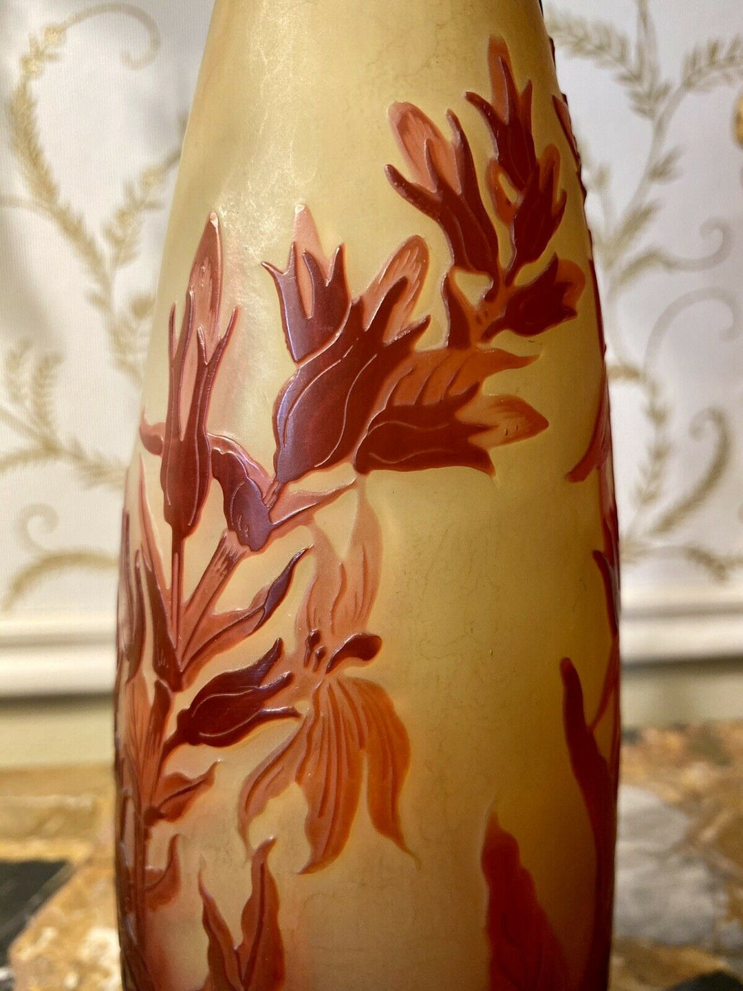 Émile GALLE - Vase Piriforme allongé aux Iris