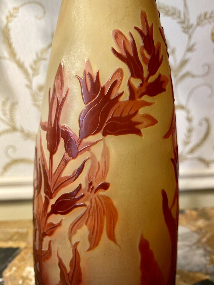 Émile GALLE - Vase Piriforme allongé aux Iris