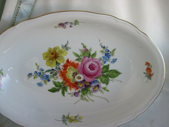 Schöne Meissen Schale mit vielen Blumen und Gold