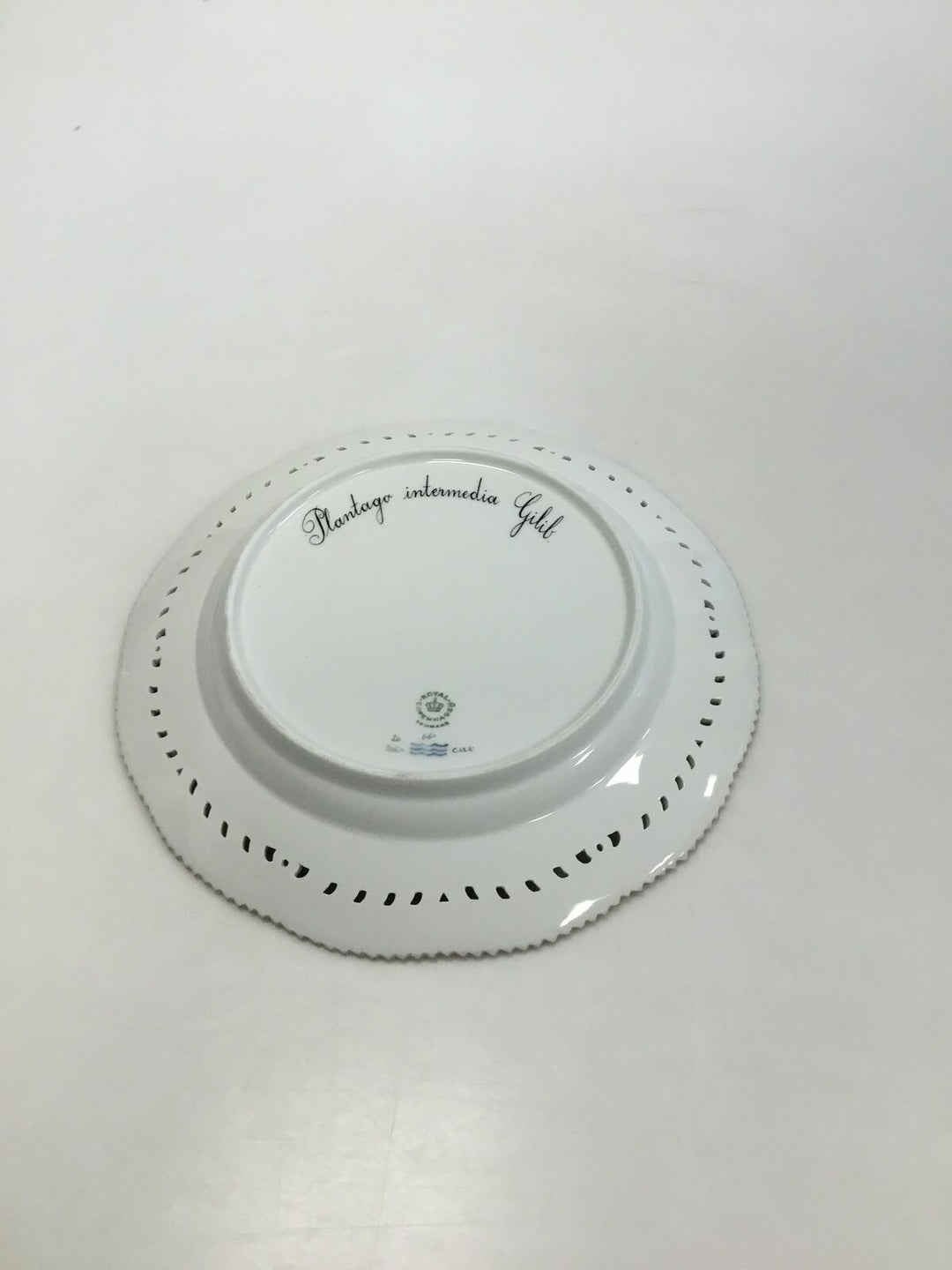 Royal Copenhagen Flora Danica plate with openwork edge No 20/3553