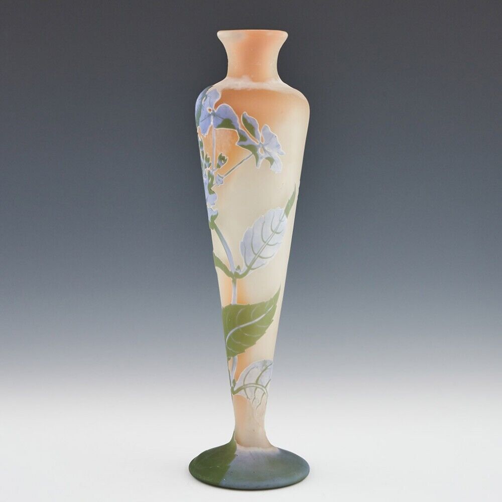 エミールガレ　紫陽花の花の幻想的な花瓶（スターガレ時代の作品）