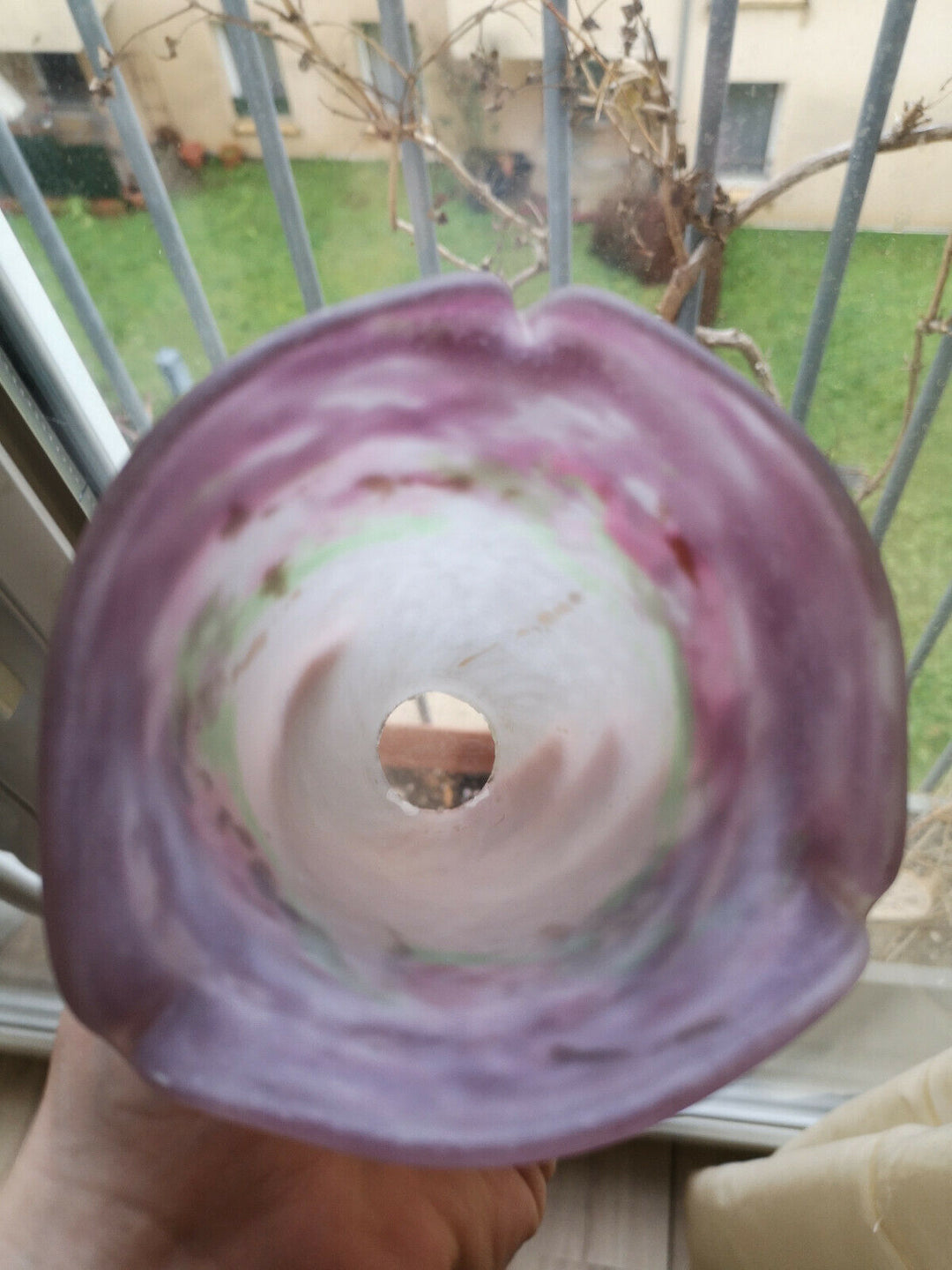 LAMPE ART DECO EN BRONZE. TULIPE EN PATE DE VERRE SIGNEE MULLER FRERES.