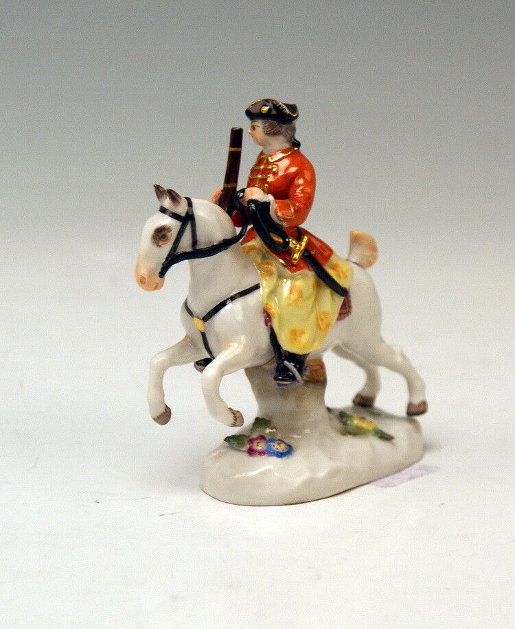 MEISSEN マイセン FIGUR SERIE REITER JÄGER SOLDATEN JÄGERIN ZU PFERDE MNR: A 50 TOP