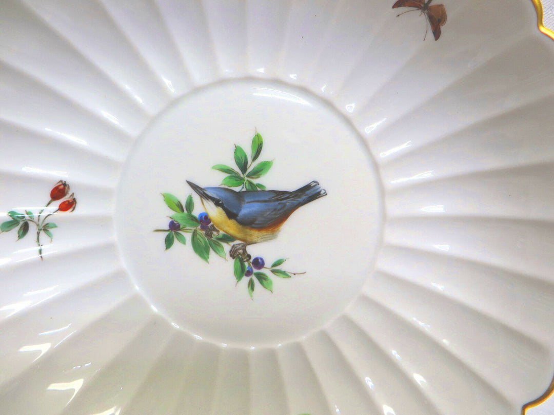 **TOP** Schöne Meissen Fächerschale 1.Wahl mit Vogel, Insekt und Blumen 20. Jh.©