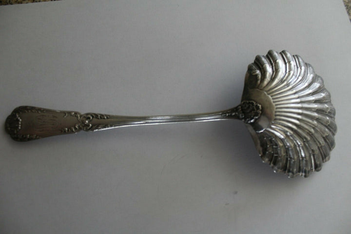 EMILE PUIFORCAT CUILLERE A DESSERT EN ARGENT :MOTIF DE SAINT JACQUES...13H