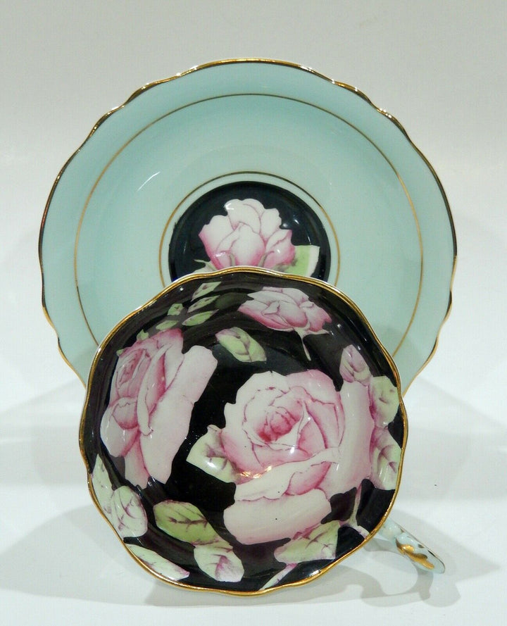 パラゴン　黒地に大輪のピンクローズのカップ＆ソーサー