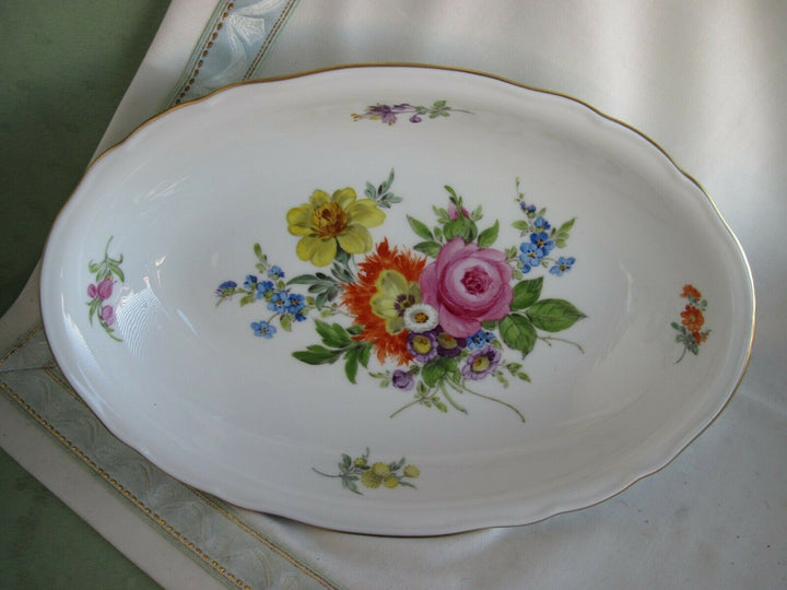 Schöne Meissen Schale mit vielen Blumen und Gold