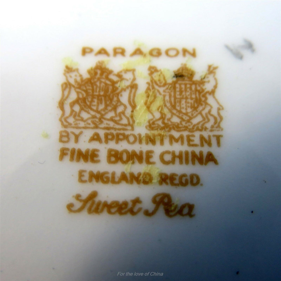 パラゴン　ゴージャスなスイートピーの縁取りのカップ&ソーサー