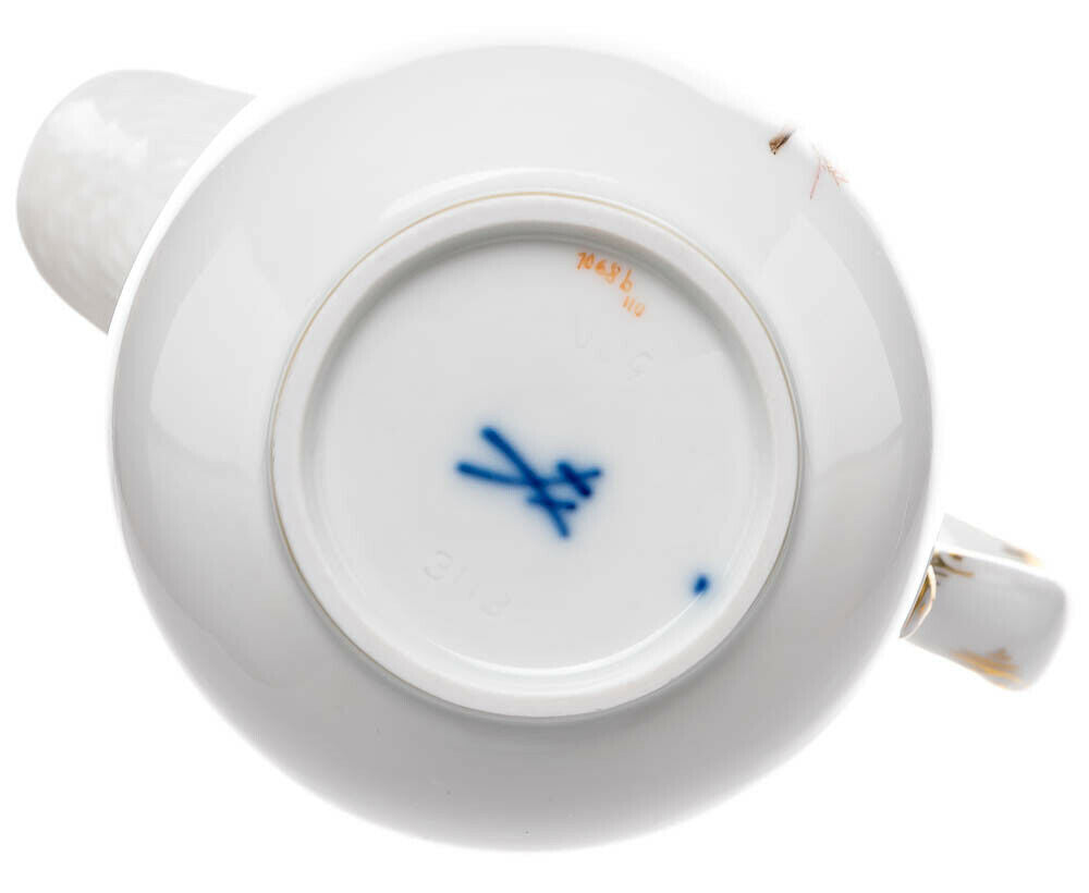 Milchhkanne Blume naturalistisch, bunt, mit Schmetterling Meissen 1. Wahl 1963