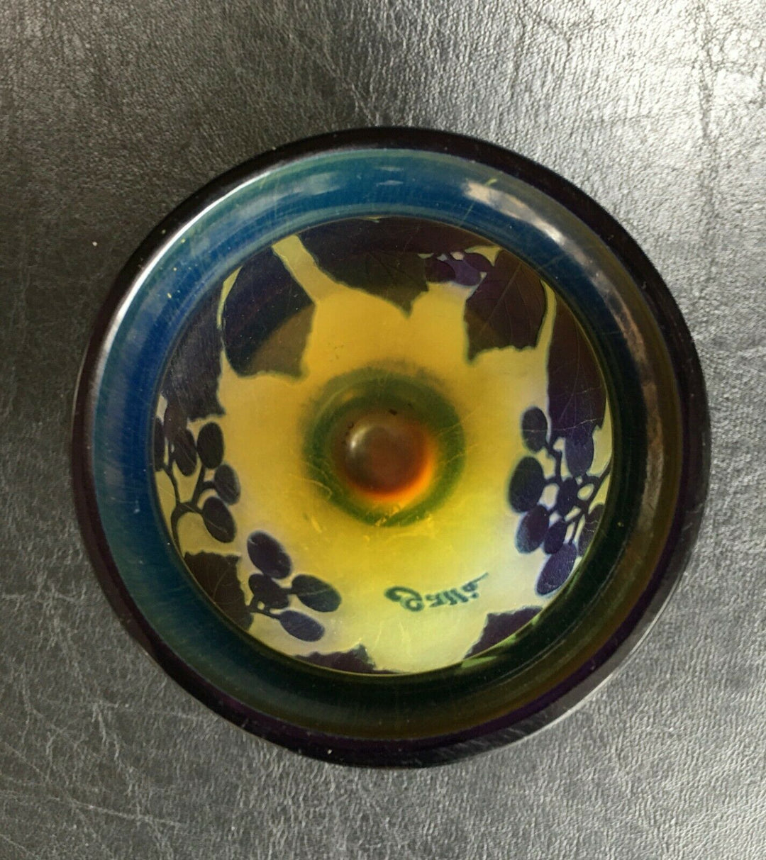エミールガレ　木のみ（木の実）が描かれた花瓶