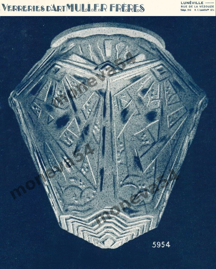 MULLER FRÈRES: SUSPENSION ART DÉCO EN FER FORGÉ ET GLOBE EN VERRE PRESSÉ 1930
