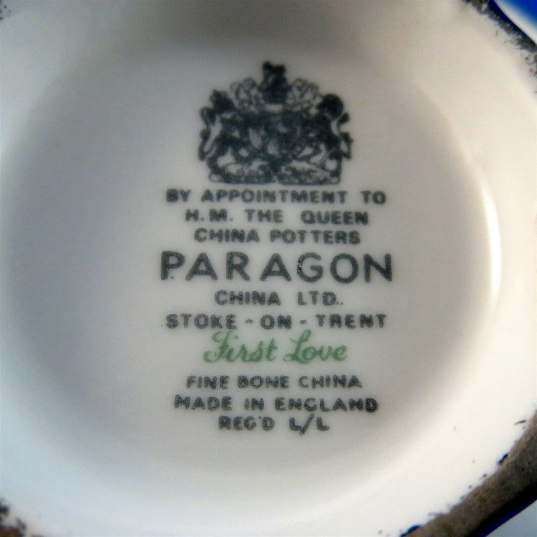 パラゴン　繊細な薔薇のデザイン「初恋」カップ&ソーサー