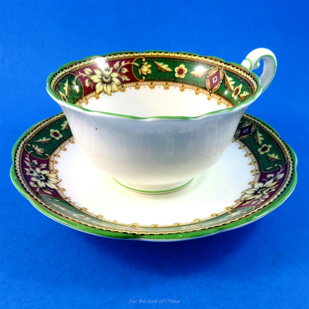 パラゴン　スターマーク付きグリーン＆バーガンディと花模様のカップ&ソーサ